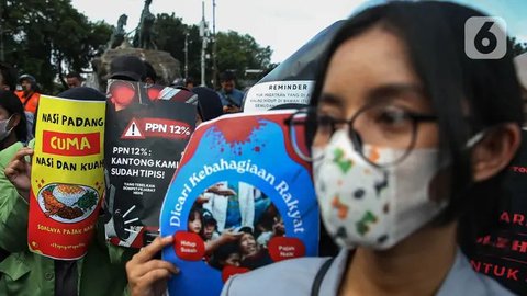 FOTO: Aksi Massa Mahasiswa Demo di Patung Kuda Tolak Keras Kenaikan PPN 12 Persen