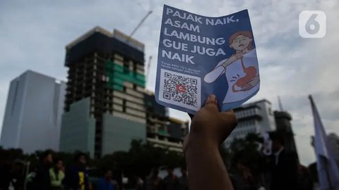 FOTO: Aksi Massa Mahasiswa Demo di Patung Kuda Tolak Keras Kenaikan PPN 12 Persen