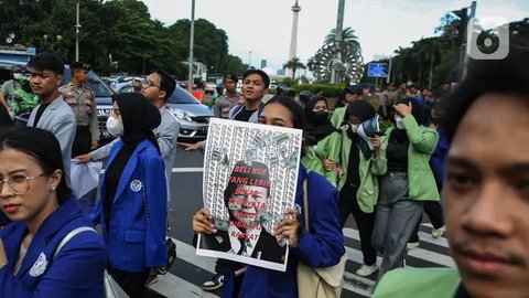 FOTO: Aksi Massa Mahasiswa Demo di Patung Kuda Tolak Keras Kenaikan PPN 12 Persen