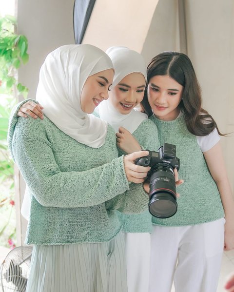 Potret Behind The Scene Photoshoot Irish Bella Bersama 4 Anaknya yang Menggemaskan, Ibu Sambung Bak Bestie