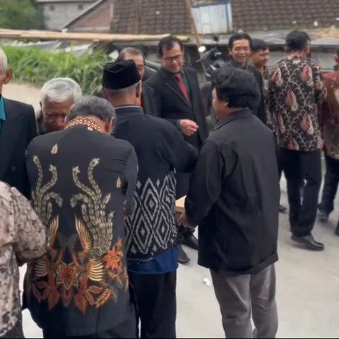 ⁠Indahnya Toleransi, Warga Muslim & Buddha Berbondong-bondong Datangi Gereja Pantekosta Untuk Ucapkan Selamat Natal