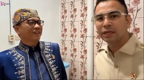 Raffi Ahmad Melongo Lihat Tempat Tidur Menteri Desa saat Sambangi Warga Sukabumi 'Tidurnya Pakai Kipas Angin'