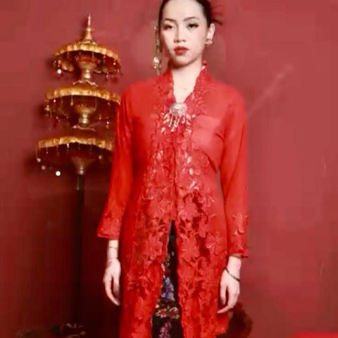 Jangan Minder Dulu! Ini Trik Pilih Model Kebaya Agar Body Tampak Ramping