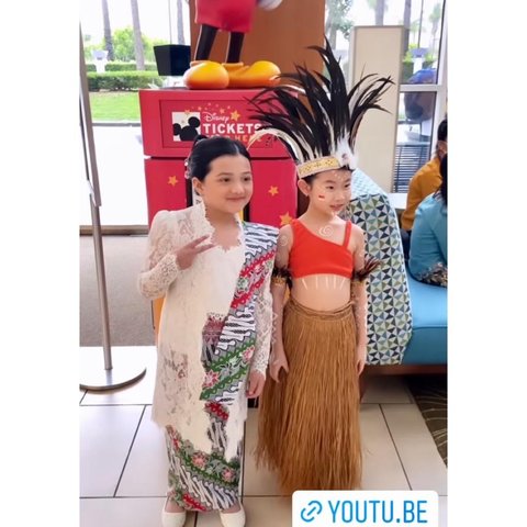 Bingung ke Acara Penting Pakai Baju Apa? Intip 7 Model Kebaya Anak Ala Selebriti yang Elegan