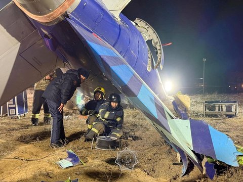 FOTO: Penampakan Lubang-Lubang di Badan Pesawat Azerbaijan Airlines, Diduga Bekas Serangan Rudal Rusia