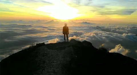 Jalur Pendakian Gunung Agung, Panduan Lengkap dan Estimasi Waktu Sampai Puncak