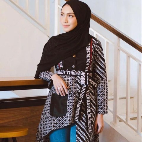 5 Inspirasi Tunik Batik Modern, Tren Fashion Terbaru yang Wajib Dipahami Wanita Zaman Now