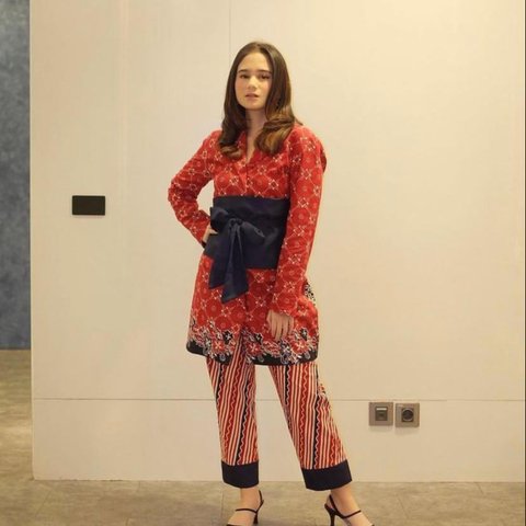 5 Inspirasi Tunik Batik Modern, Tren Fashion Terbaru yang Wajib Dipahami Wanita Zaman Now