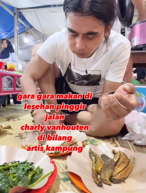 Momen Charly Van Houten Vokalis Setia Band Makan di Pinggir Jalan, Netizen Malah Heboh Sebut 'Artis Kampungan'