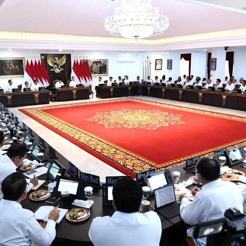 Tiga Srikandi Cantik di Kabinet Merah Putih, Tampil Kompak saat Sidang Kabinet di Istana