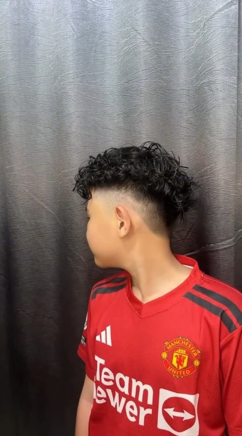 Gaya Rambut Baru Ivander Haykal Anak Daus Mini, Makin Ganteng Usai Dikeriting Ala Pesepak Bola Rafael Struick