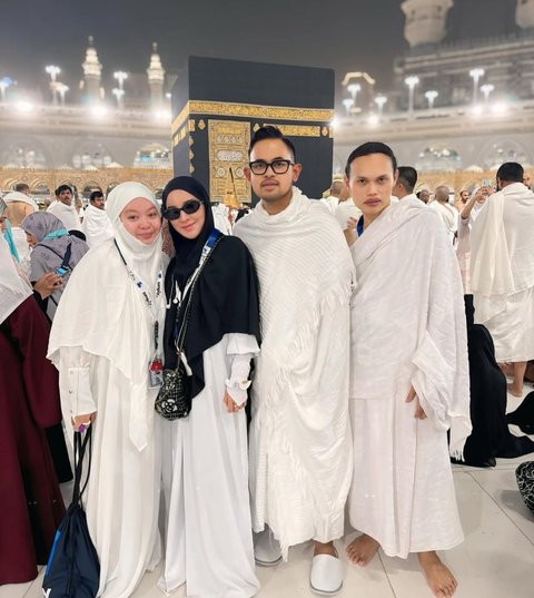 Potret Wanda Hara Jalani Ibadah Umrah di Akhir Tahun, Tuai Pujian Netizen