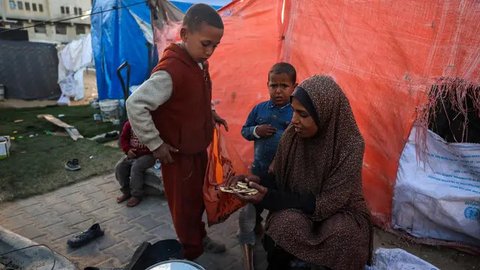 FOTO: Nestapa Jutaan Pengungsi di Jalur Gaza Hadapi Krisis Pangan dan Layanan Kesehatan