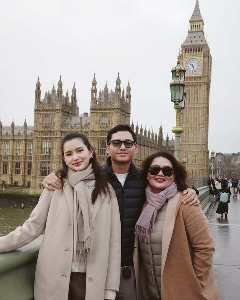 Lepas Rindu, Potret Azriel Liburan Bareng Sarah Menzel ke London Hingga Roma - Dinilai Serasi & Didoakan Segera Menikah