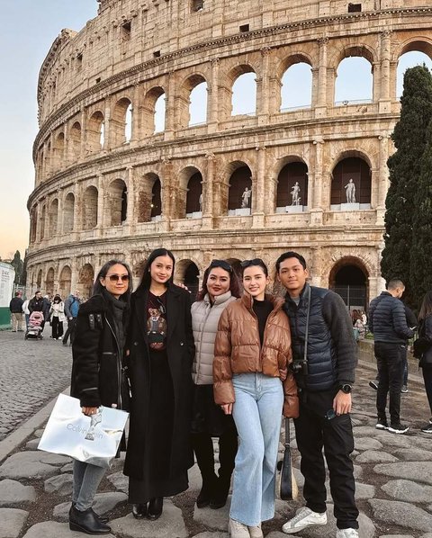 Lepas Rindu, Potret Azriel Liburan Bareng Sarah Menzel ke London Hingga Roma - Dinilai Serasi & Didoakan Segera Menikah