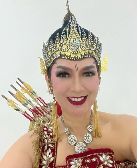 Potret Cantik & Awet Mudanya Ira Wibowo Tetap Menawan di Usia 57 Tahun, Anggun Bawakan Tarian Srikandi