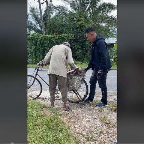 Penuh Kesederhanaan, Sosok Kakek Penjual Mangga Keliling dengan Sepeda di Aceh ini Ternyata Keturunan Nabi Muhammad SAW