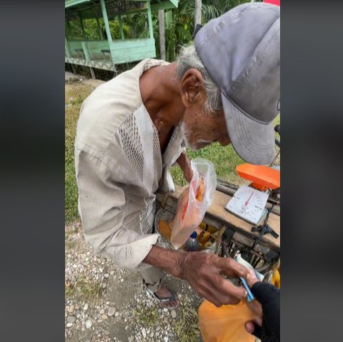 Penuh Kesederhanaan, Sosok Kakek Penjual Mangga Keliling dengan Sepeda di Aceh ini Ternyata Keturunan Nabi Muhammad SAW