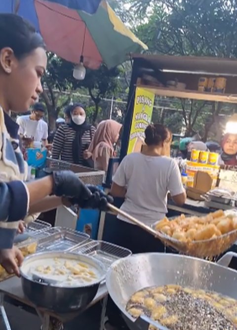 Penghasilan Tukang Gorengan ini 5 kali UMR, Jalan-Jalannya Keluar Negeri