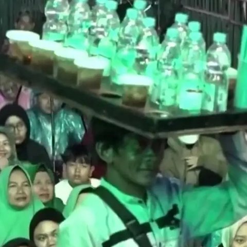 Penjual Es Teh Viral di Pengajian Gus Miftah Kini Banjir Atensi, Terungkap Punya Sisi Kehidupan Pelik