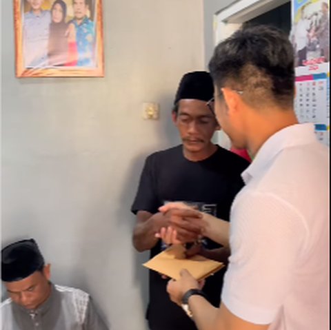 Bertubi-tubi Rezeki Didapat Penjual Es Teh Usai Dihina Gus Miftah, Derajatnya Langsung Diangkat Allah SWT