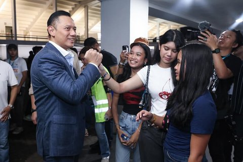 Menteri AHY Ajak Sang Putri Nonton Konser Sheila On 7, Penampilan Simpel Aira Bikin Salfok