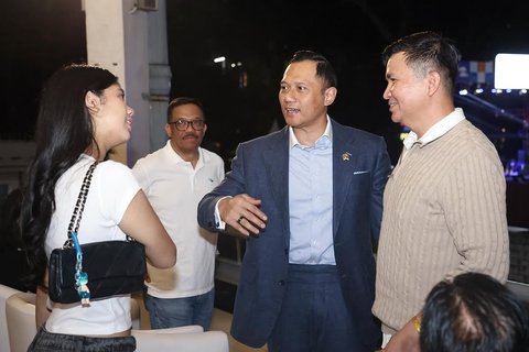 Menteri AHY Ajak Sang Putri Nonton Konser Sheila On 7, Penampilan Simpel Aira Bikin Salfok