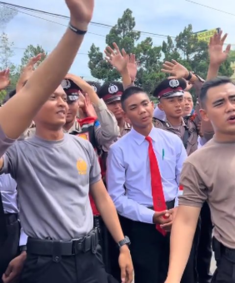 Mirip Banget Vokal Glenn Fredly, Suara Emas Siswa Polisi Asal Papua saat Bernyanyi ini Ramai Disorot