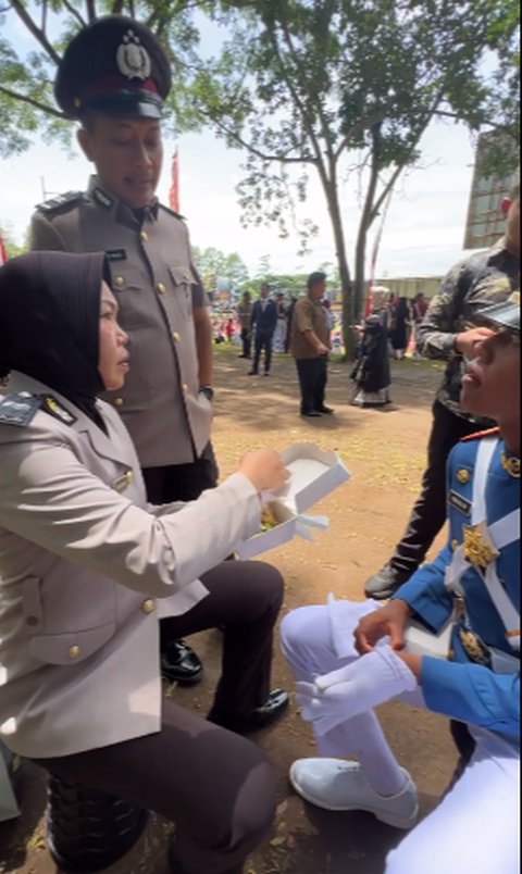 Kedua Orangtua Bintara Polisi Anaknya Taruna Akmil, Momen Sang Ibu Suapi Calon Jenderal TNI Sambil Beri Nasihat Mendalam