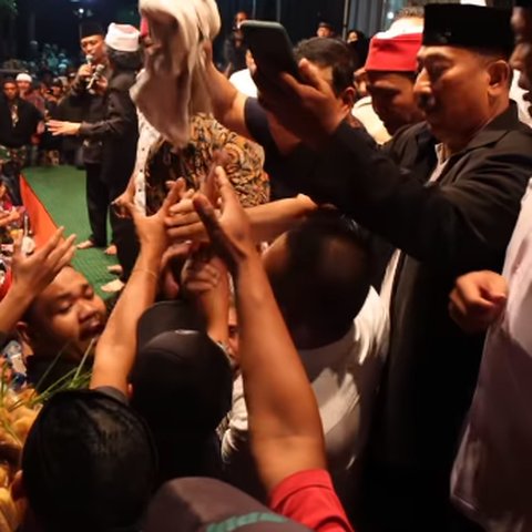 Video Lawas Presiden Prabowo Subianto Beri Baju hingga Jam Tangan ke Penjual Makanan Keliling, Ramai Dibandingkan dengan Gus Miftah