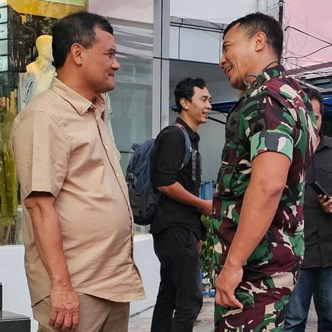 Lama Tak Jumpa, Potret Kangen-kangenan Brigjen TNI dengan Kakaknya Jenderal Polisi