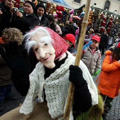 Mengungkap Tradisi Natal Unik di Seluruh Dunia yang Jarang Didengar Orang, dari Penyihir Baik hingga Menyembunyikan Sapu