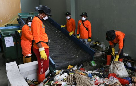 FOTO: Mengintip TPA Rawa Kucing Tangerang Kelola Sampah Jadi Kompos dan Bahan Bakar