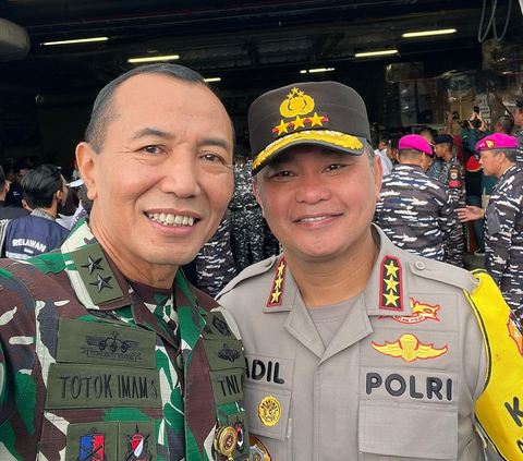 Berkaos Oblong & Celana Pendek, Mayjen TNI Tiba-Tiba Bawa Golok juga Celurit Hampiri Pria, Ada Apa?