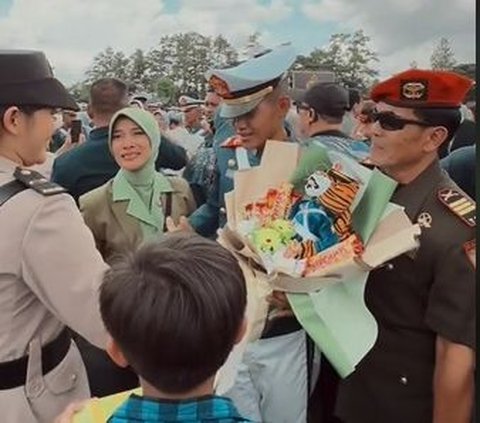 Taruna TNI Didatangi Keluarga di Wisuda Jurit Bikin Haru, Sosok Ayahnya dan Kakaknya Bukan Orang Sembarangan