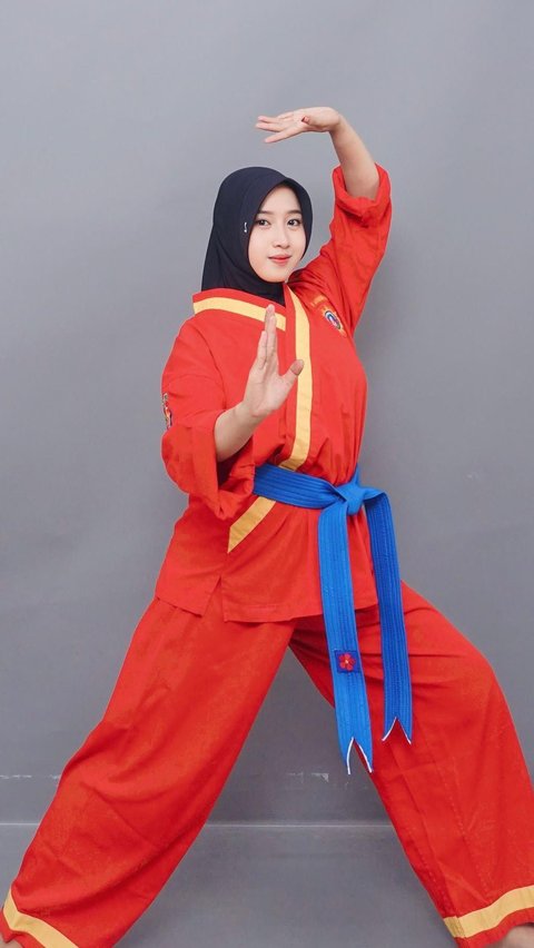 Nur Aini is studying in the Department of Physical Education Teacher. Coincidentally, she is also a Pencak Silat athlete.
