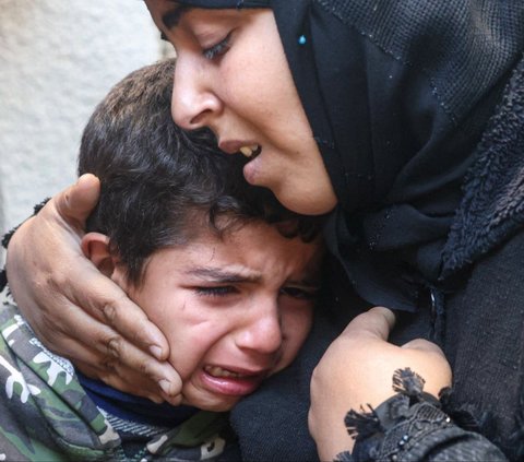 FOTO: Hancur Lebur Kamp Pengungsian Warga Palestina Dibombardir Israel, 99 Orang Tewas dalam Semalam