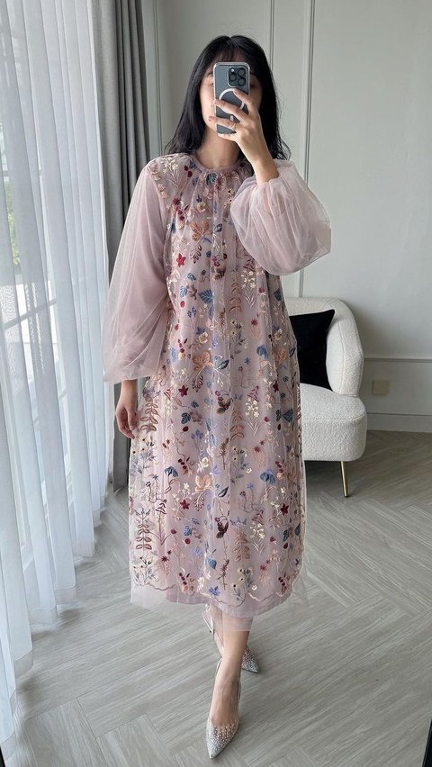 Abel Dress with Flower Motif, Look More Elegant