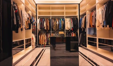 Walk in closet