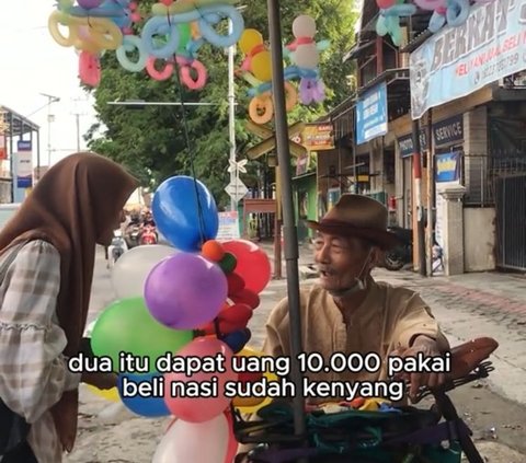 Kisah Haru Mbah Sulaiman, Penjual Balon Keliling Berusia 75 Tahun yang Hidup Sebatang Kara