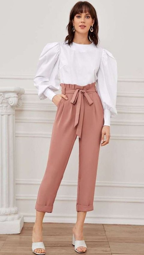 <b>Pegged Pants: Celana dengan Aksen Pita yang Manis</b>