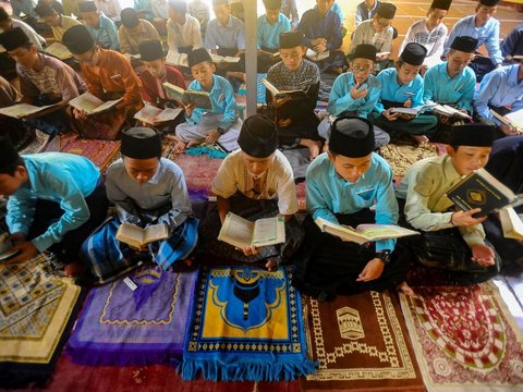 FOTO: Meningkatkan Keimanan Santri di Bulan Ramadan, Ponpes Modern Daarut Tarqiyah Primago Gelar Tadarus Alquran Massal