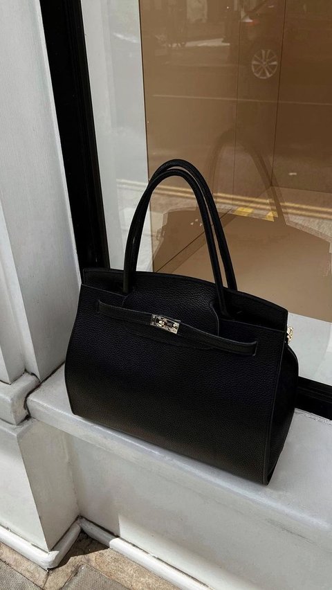 10. Shopper Bag, Tas Elegan yang Bisa Menampung Banyak Barang
