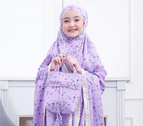 How to Choose Children's Mukena, Make Sure the Little One is Comfortable Wearing It