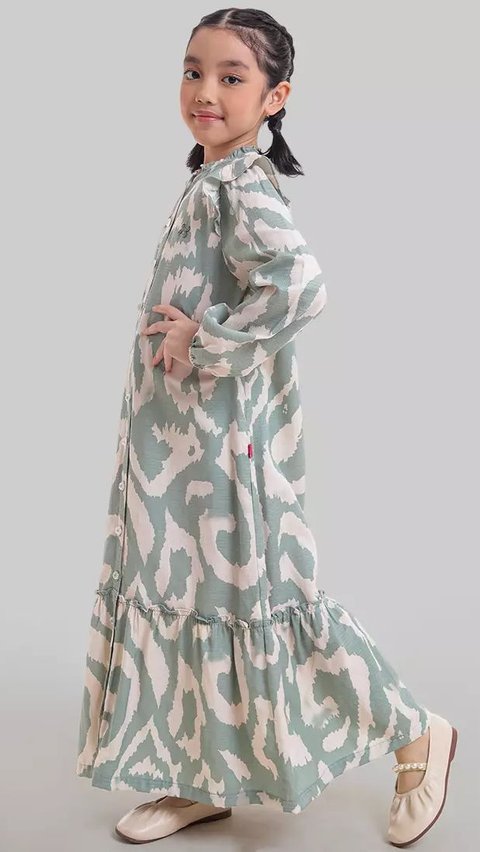 <b>Gamis dengan Motif dan Sentuhan Ruffle dari EXIT </b>