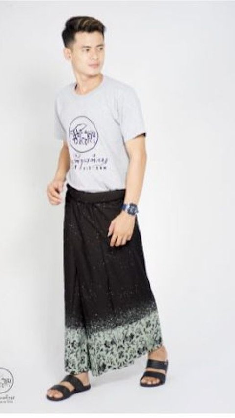 <b>Sarung Bermotif Kuntul Sejodo dari Sarung Kanjeng</b>