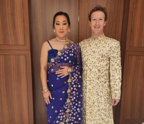 A Series of Captivating Outfits of Mark Zuckerberg and His Wife at a Crazy Rich Indian Wedding