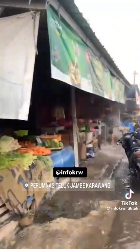 Aksi Pelajar Bantu Padamkan Api di Kios Milik Pedagang Sayuran di Karawang Ini Viral, Tuai Pujian