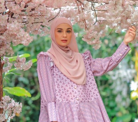 14 Inspirasi Model Fashion Hijab untuk Lebaran, Bikin Kamu Makin Cantik