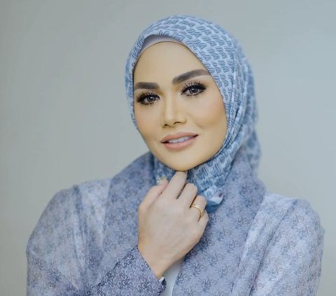 14 Inspirasi Model Fashion Hijab untuk Lebaran, Bikin Kamu Makin Cantik